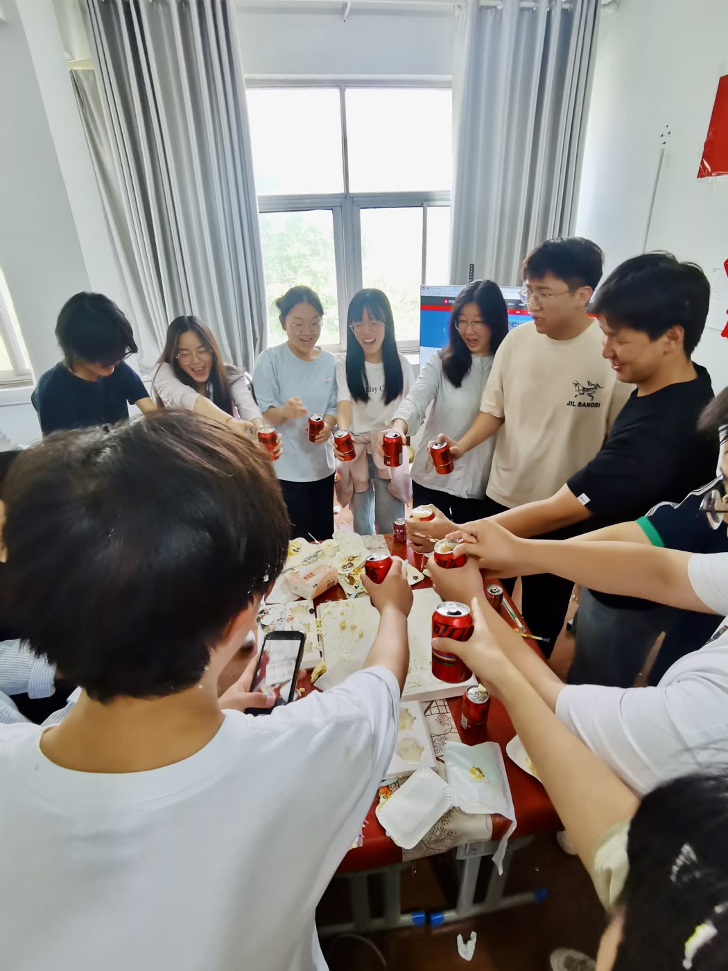毕业季师生同庆